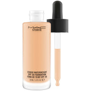 MAC, Studio Waterweight, Vitamin E, Långvarig, Flytande foundation, NC30, SPF 30, 30 ml